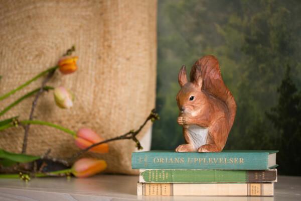 Puinen käsinveistetty orava - Squirrel, Wildlife Garden - Image 7