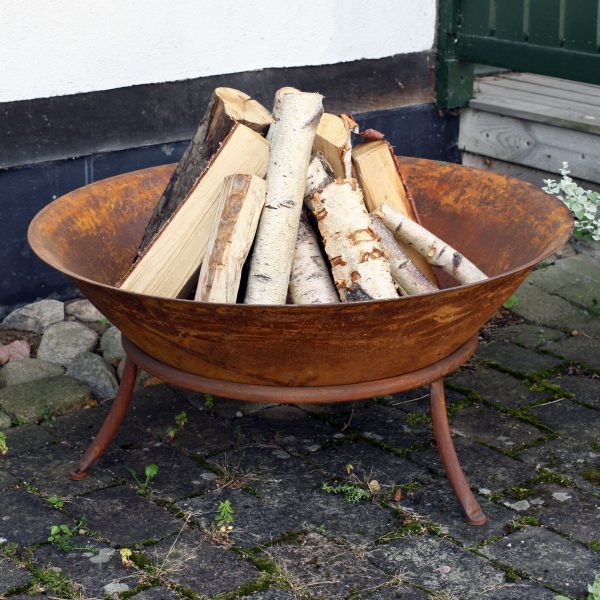 ruosteinen tulimalja jalustalla