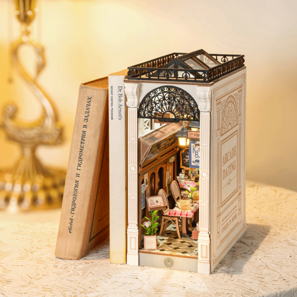 DIY minimaailma kirjahyllyyn - Arcade Dating Book Nook, Robotime - Image 3
