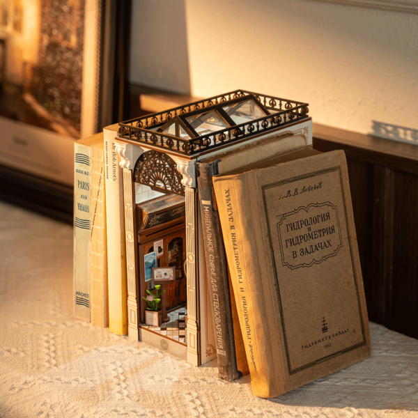 DIY minimaailma kirjahyllyyn - Arcade Dating Book Nook, Robotime - Image 4